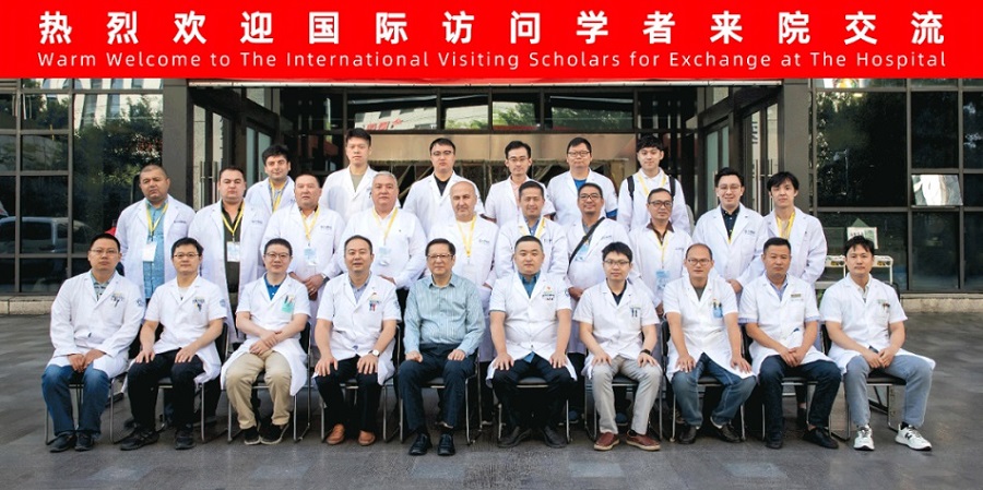 Focusing on the Forefront and Driving Development Together: Double Medical Supports the Successful of the International Joint Replacement Course at the 1st Affiliated Hospital of USTC